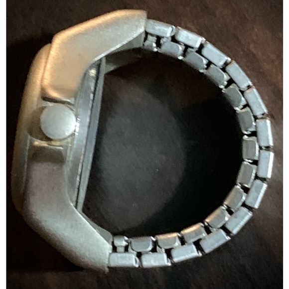 ⭐️SALE⭐️ TRUE VINTAGE 1997 Hellfire Finger Watch 🔥 Extremely RARE & Collectible - Picture 3 of 5